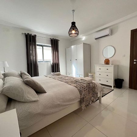 Brand New Apartment 2 Mins From Seafront เซนต์พอลส์เบย์ ภายนอก รูปภาพ