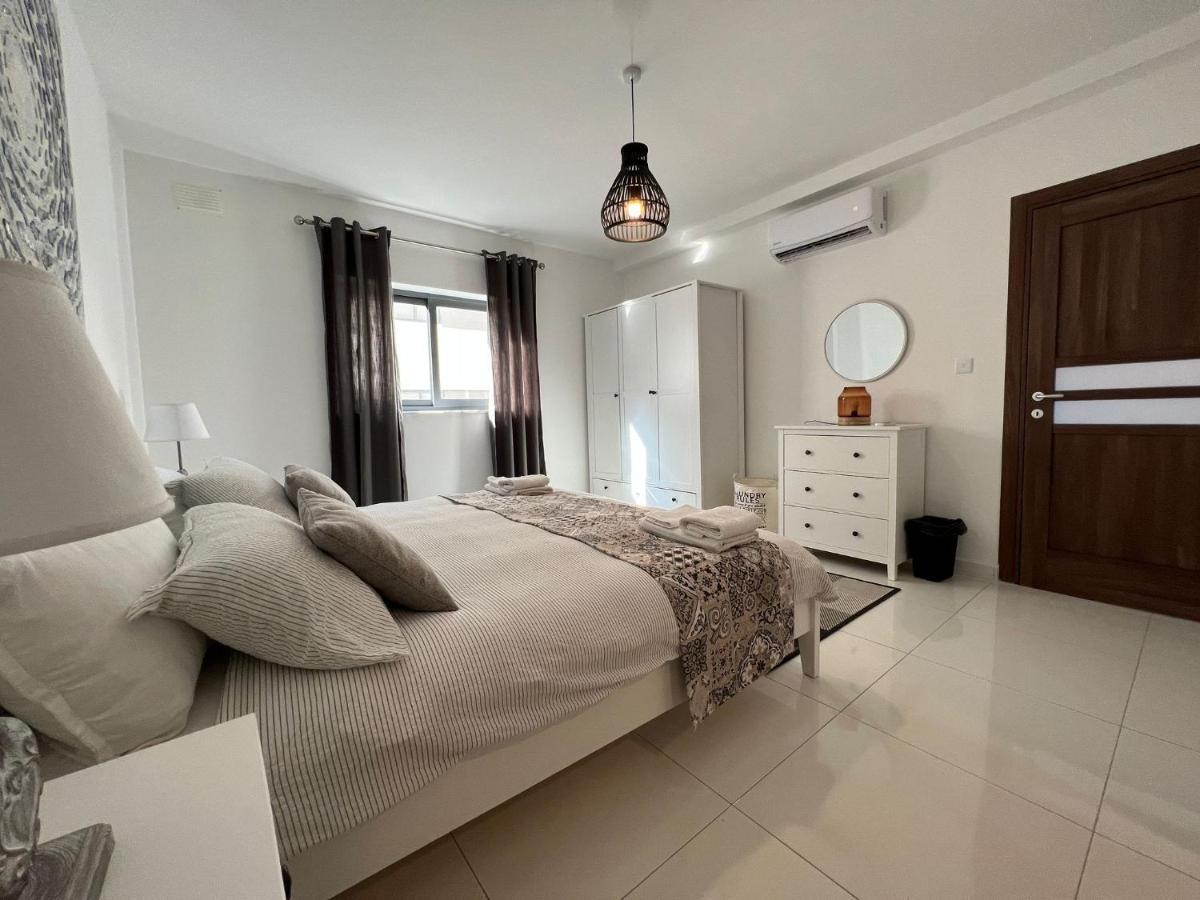 Brand New Apartment 2 Mins From Seafront เซนต์พอลส์เบย์ ภายนอก รูปภาพ
