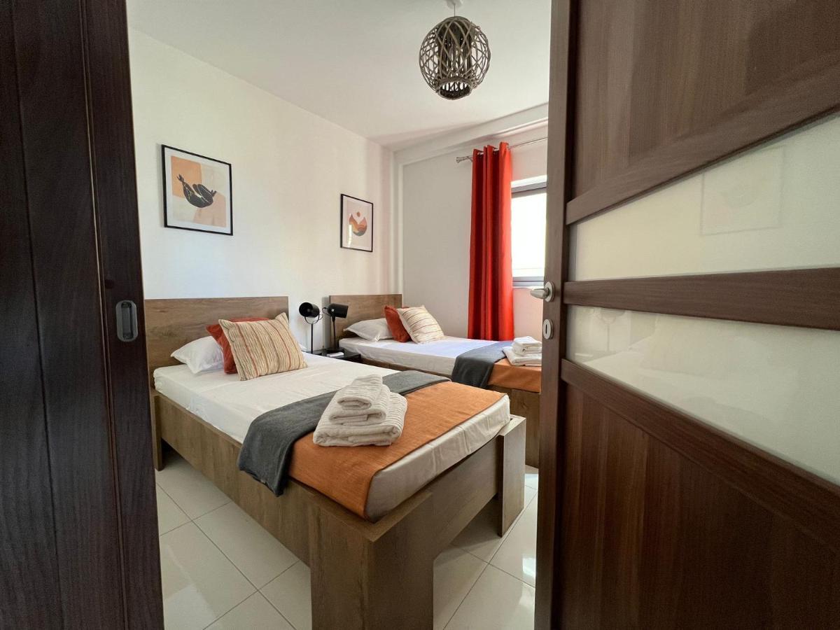 Brand New Apartment 2 Mins From Seafront เซนต์พอลส์เบย์ ภายนอก รูปภาพ