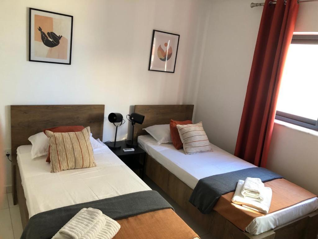 Brand New Apartment 2 Mins From Seafront เซนต์พอลส์เบย์ ภายนอก รูปภาพ
